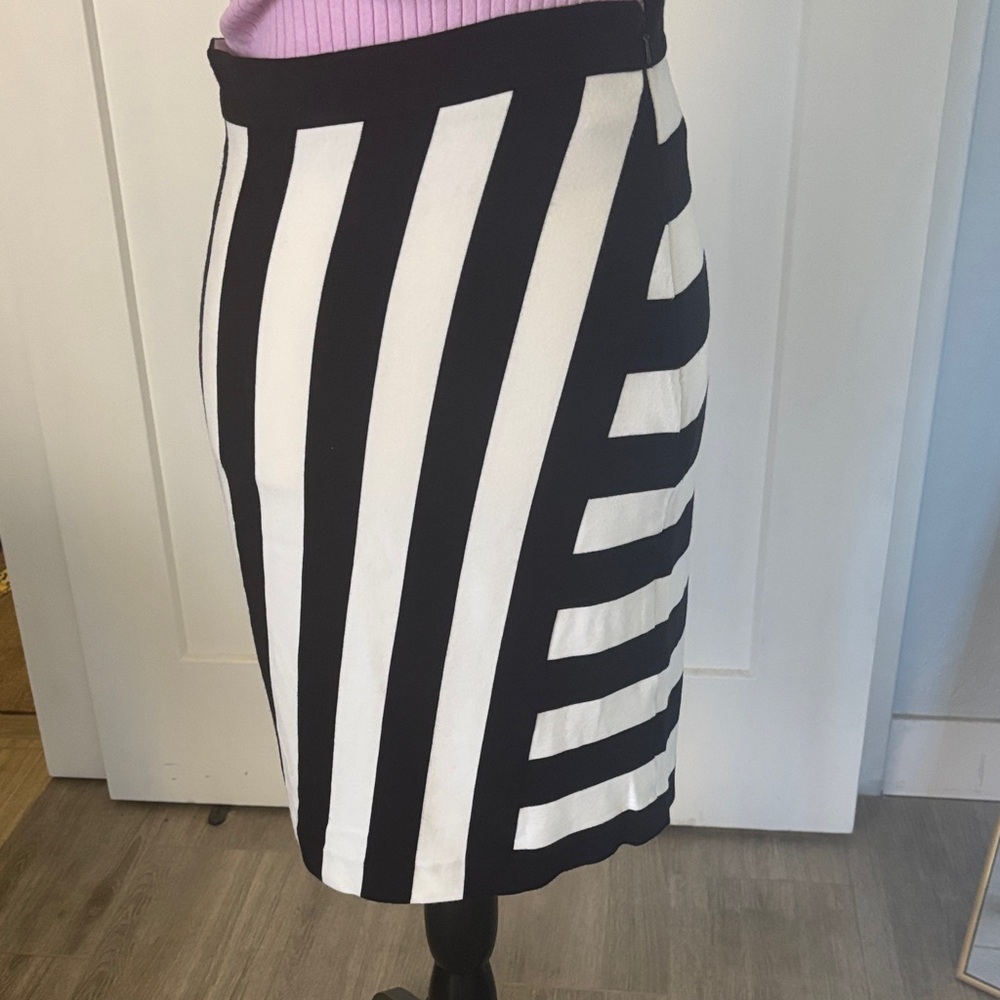 Banana Republic Black and ivory Striped Women's pencil skirt